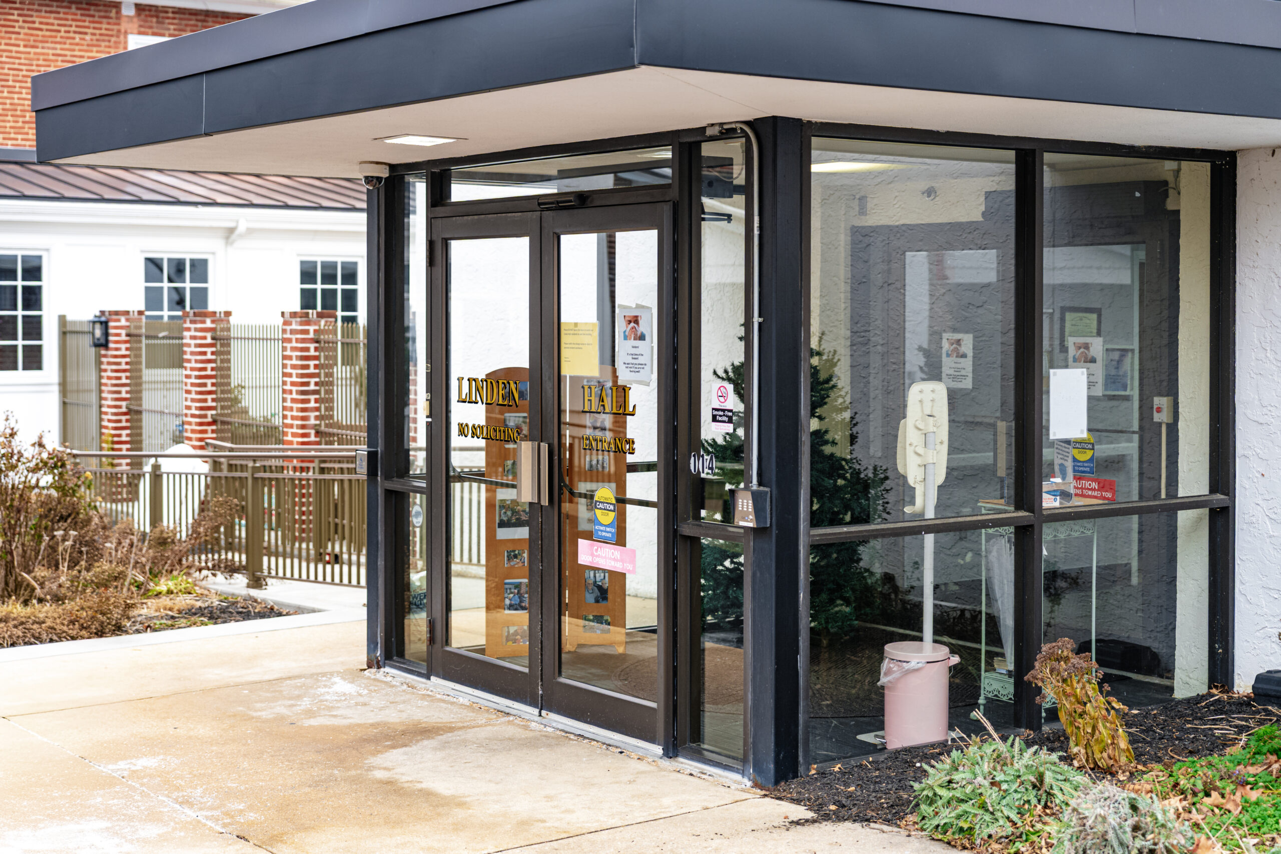 FH-linden-hall-entrance